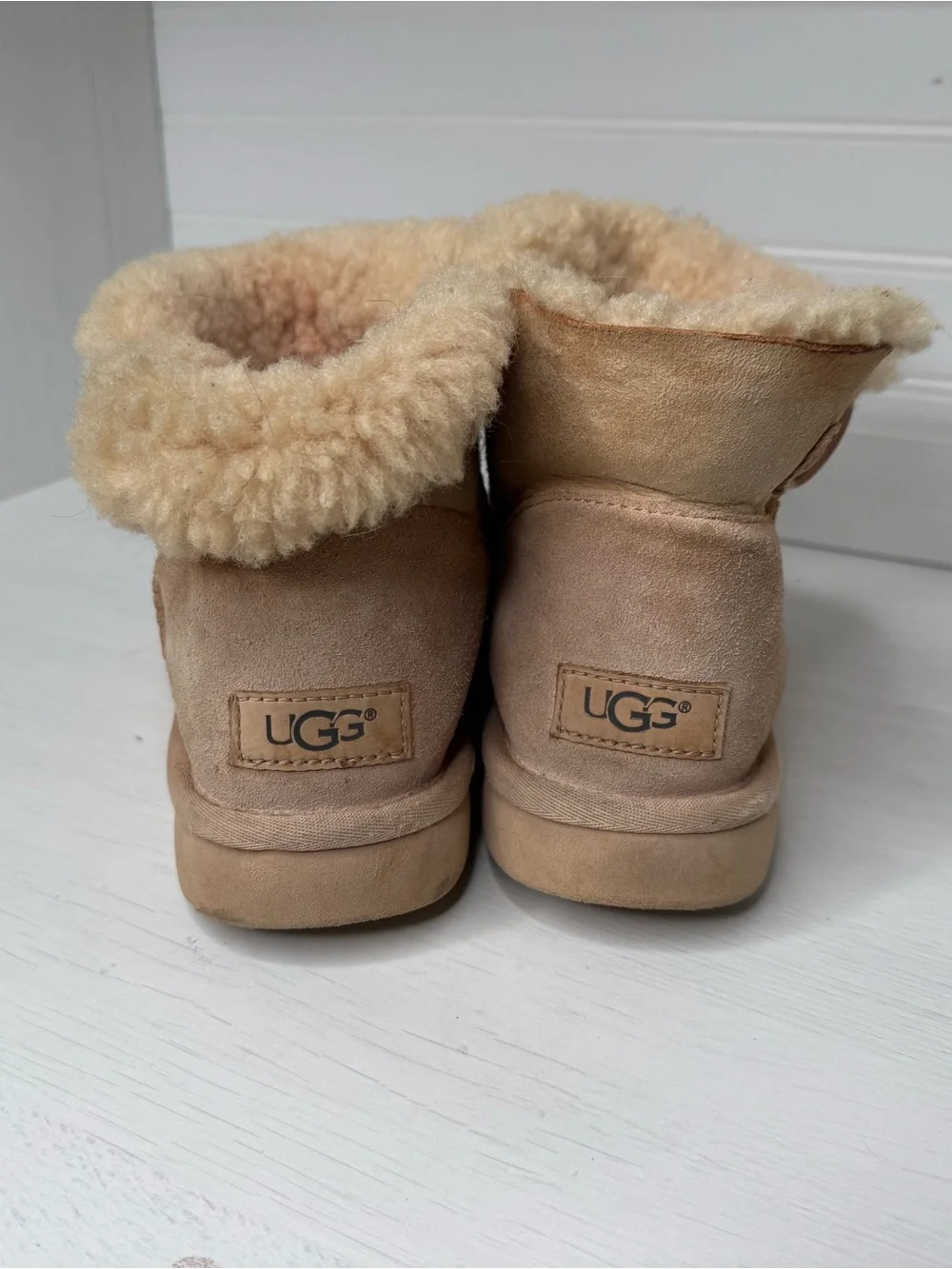 Women’s Uggs. Size 8. Cozy Suede Shearling Boots - Tan - Picture 2 of 3